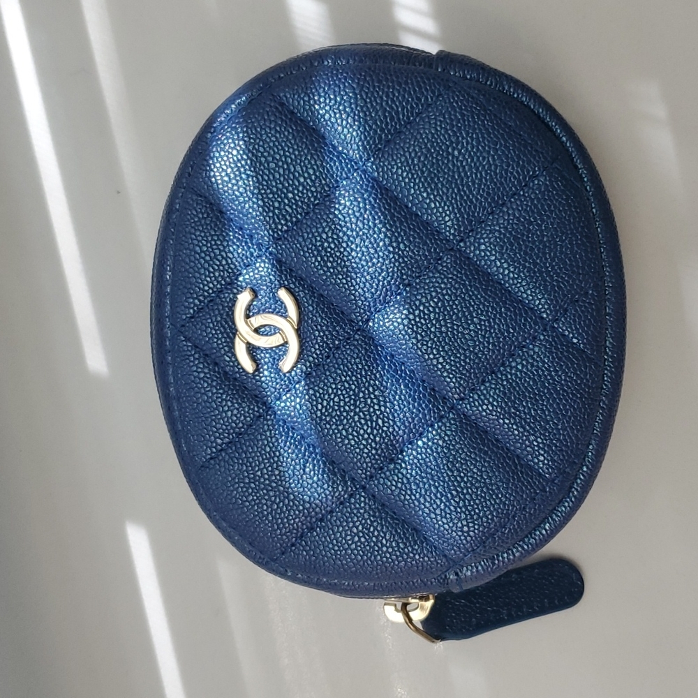 Chanel 19S Iridescent Blue Round Coin Pouch - Picture 6 of 11